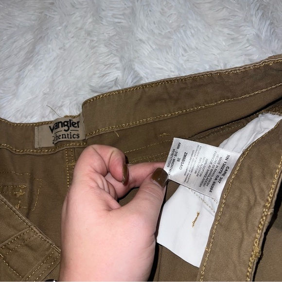 Wrangler Authentic Cargo Khaki Shorts size 38 - Picture 2 of 3